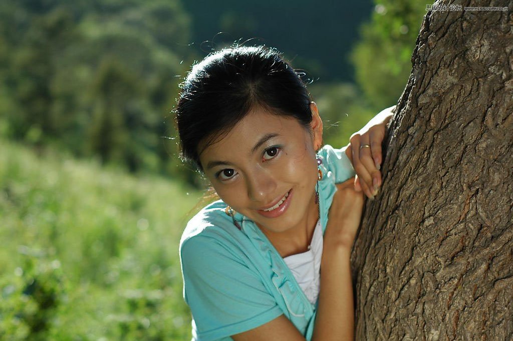 使用Photoshop调色调出通透肤色效果的外景漂亮MM人物照片