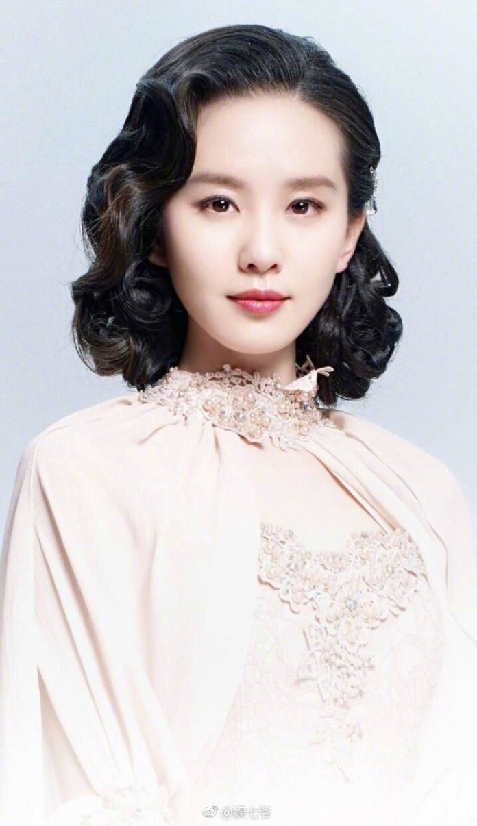 素描画人物,PS软件将美女头像照片转成逼真素描画