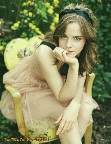 使用Photoshop调色调出柔和的黄绿色外景人物照片