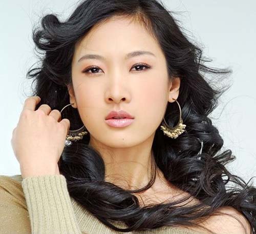 使用Photoshop图层给抠图给美女照片换背景的方法教程