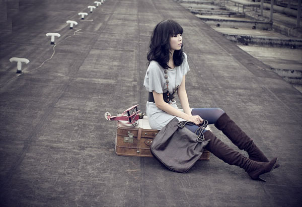 Photoshop调出青褐色非主流色调的外景人物照片美化教程