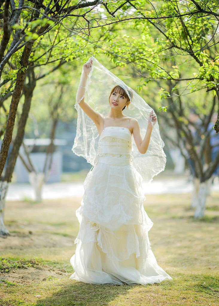 PS抠图抠出披着透明婚纱的新娘婚纱照片抠图教程