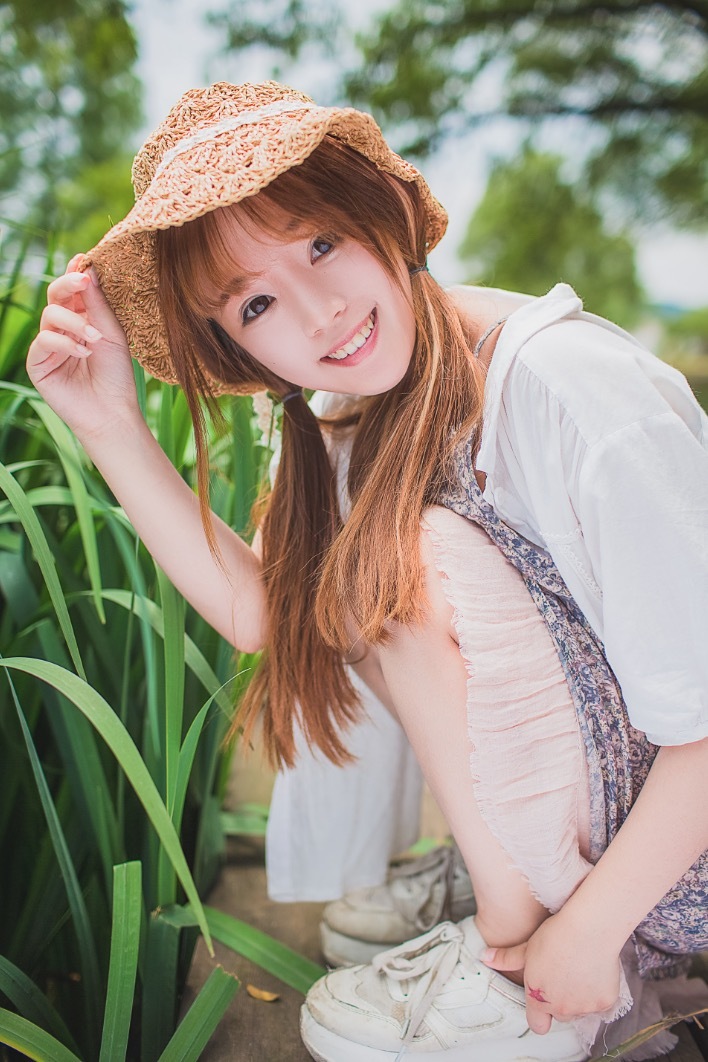 Photoshop调出甜美小清新效果外景少女照片